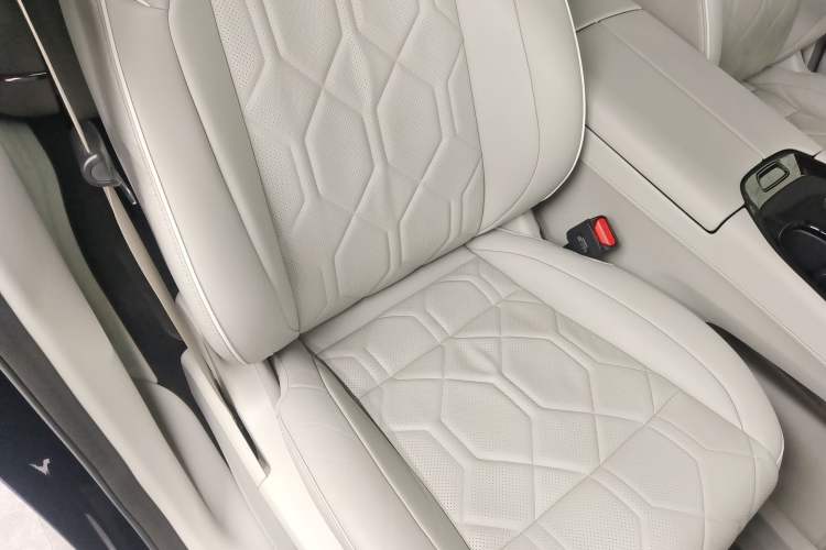 Used Volvo EM90 2025 Ultra Six-Seater