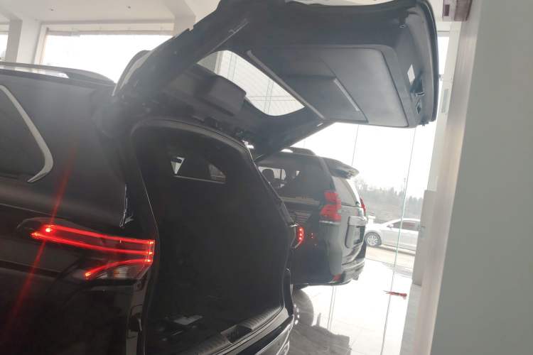 Used Toyota Sienna 2023 2.5L Hybrid Platinum Edition