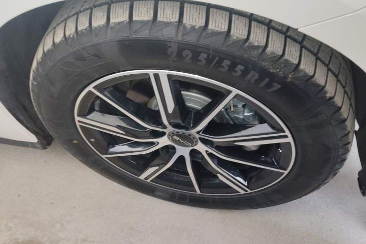 Used BYD Seal 06 New Energy 2025 DM-i Smart Drive 80KM Prestige Model Right Front Wheel Hub