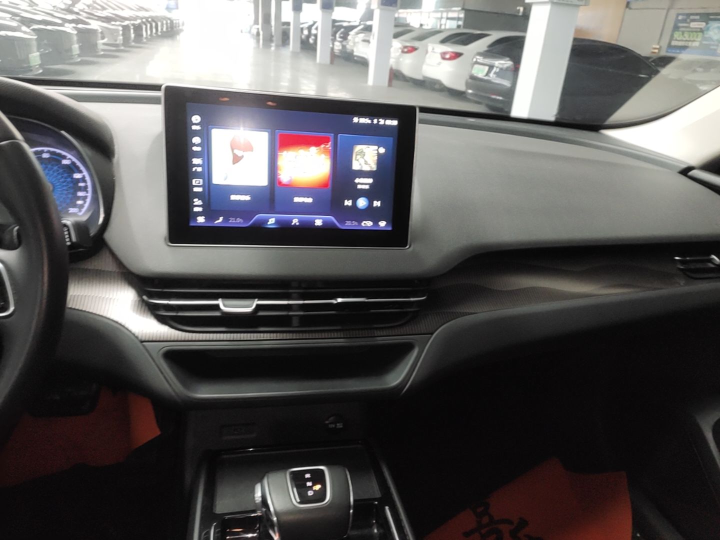 Hongqi E-QM5 2023 Revised Version Basic Travel Edition — снимка 15
