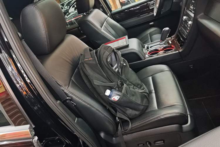 Used Lincoln Navigator 2016 3.5T AWD Right Front Seat