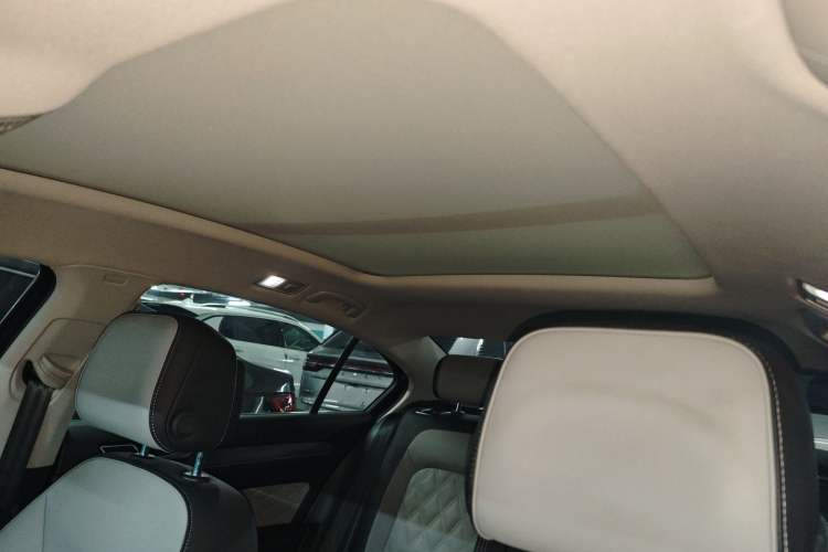 Used Volkswagen Magotan 2023 2 Million Units Limited Edition 330TSI DSG Leading Version
