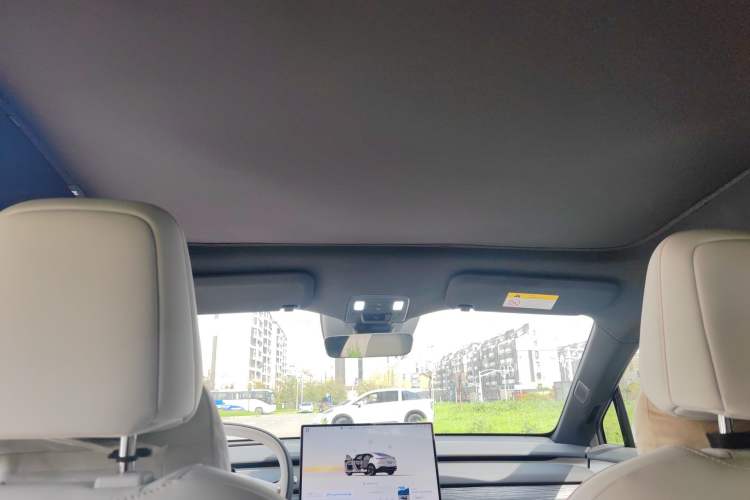 Used ONVO L60 2024 60 kWh Rear-Drive Version Headliner