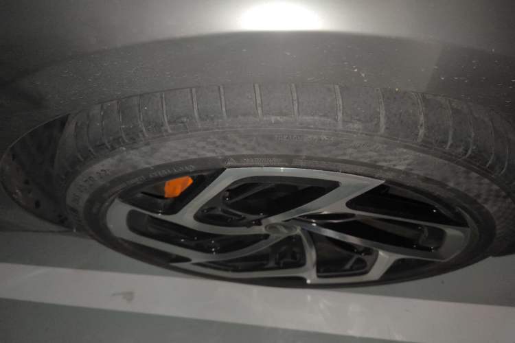 Used Zeekr 001 2022 Ultra-Long Range Dual-Motor YOU Version Right Front Wheel Hub