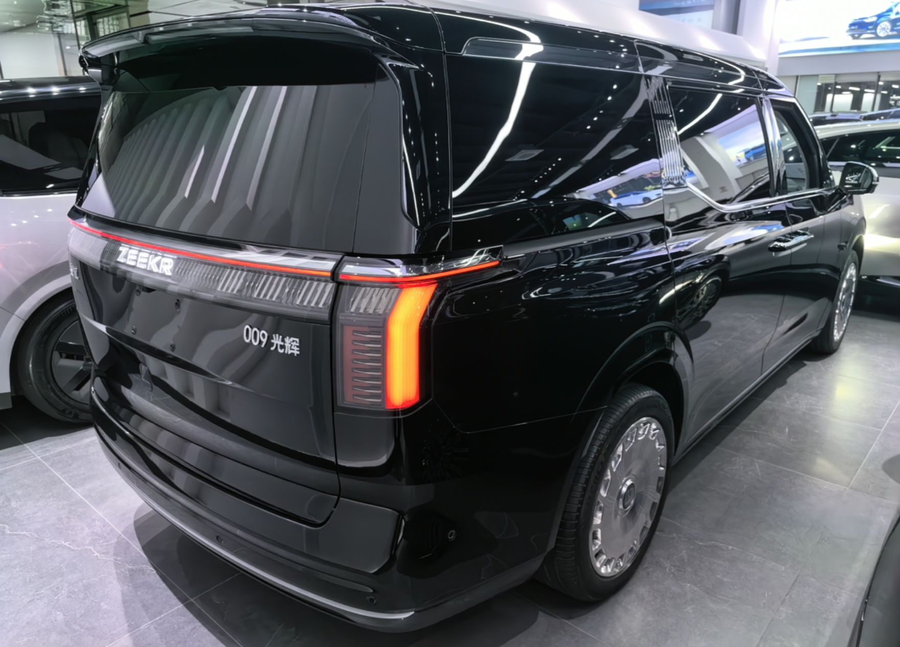 Zeekr 009 2024 GAC Trumpchi — снимка 6