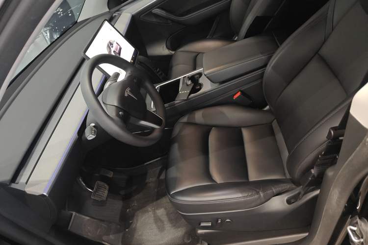 Used Tesla Model Y 2023 Rear-Wheel-Drive Version