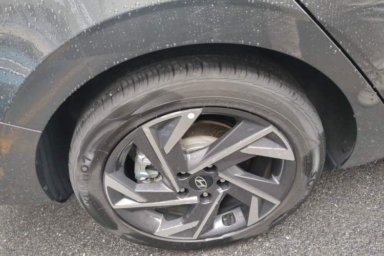 Used Hyundai Elantra 2023 1.5L CVT LUX Prestige Edition
