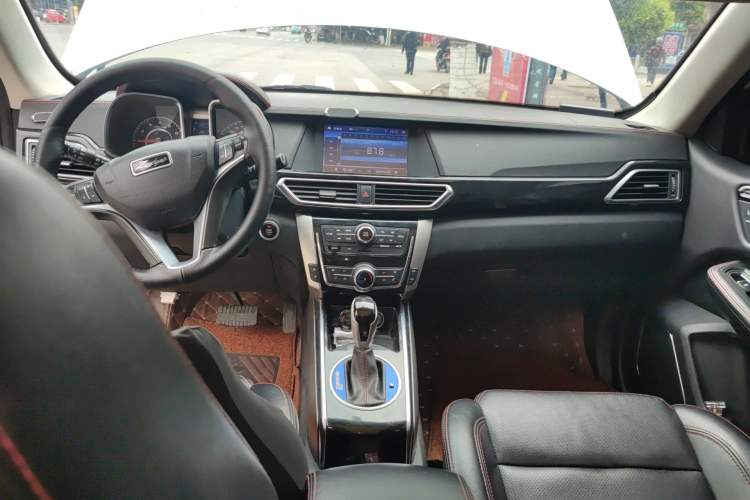 Used Zotye Domy X5 2015 1.5T CVT ZhiXian Model China IV Standard Center Console