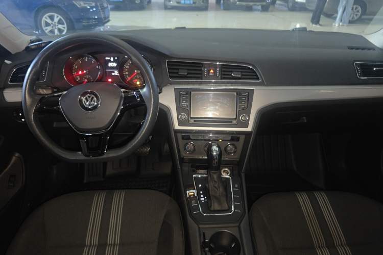 Used Volkswagen Lamando 2015 230TSI DSG Fashion Edition Center Console