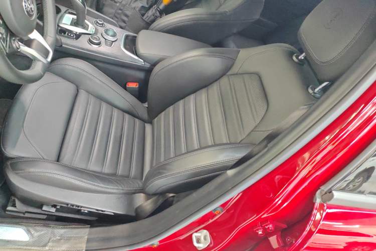 Used Alfa Romeo Giulia 2023 2.0T 280HP Longitudinal Engine Version
