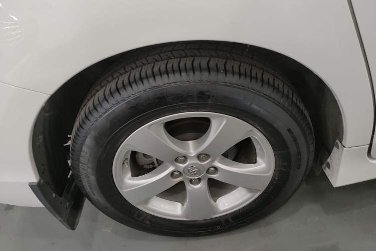 Used Toyota Sienna 2017 3.5L 2WD SE 7-Seater Canadian Version