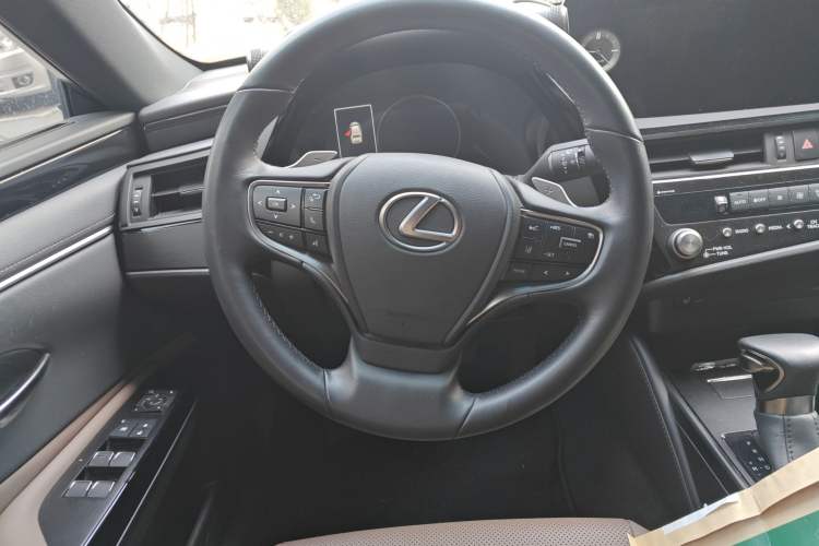 Used Lexus ES 2023 200 Excellence Edition
