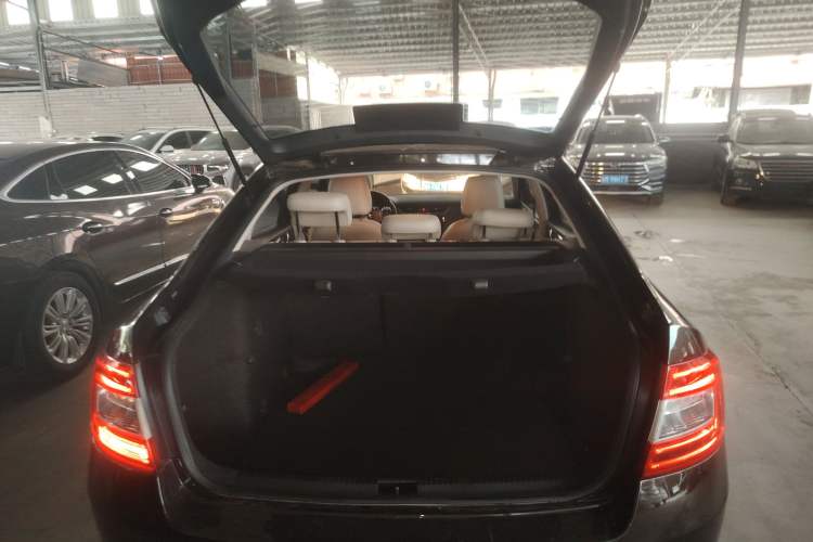 Used Skoda Octavia 2017 1.6L Automatic Smart Drive Edition Trunk