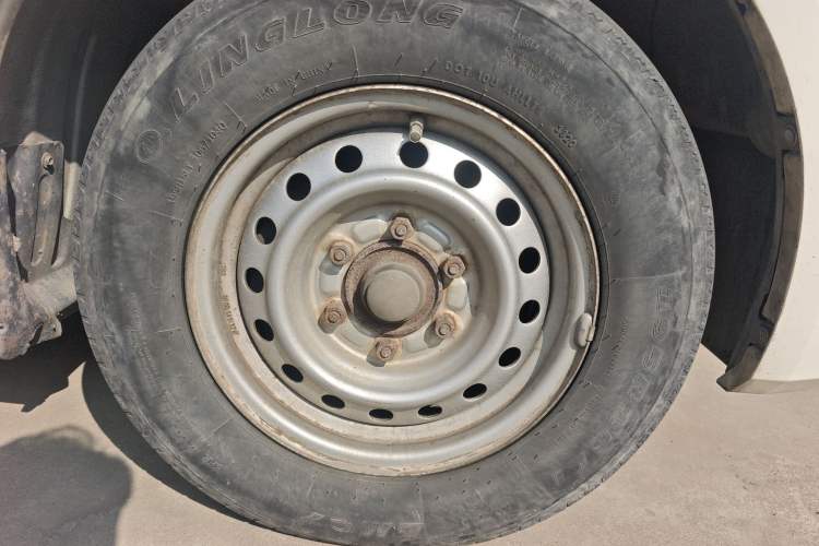 Used King Long Kairui Haoke 2019 2.2L M1 Standard Flat-Top V22 Right Front Wheel Hub