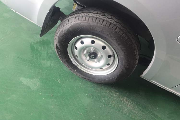 Used Chana Ruixing EM60 2025 Passenger Version Comfort Edition 6 Seats 300 km Range Side-Hinged Doors
