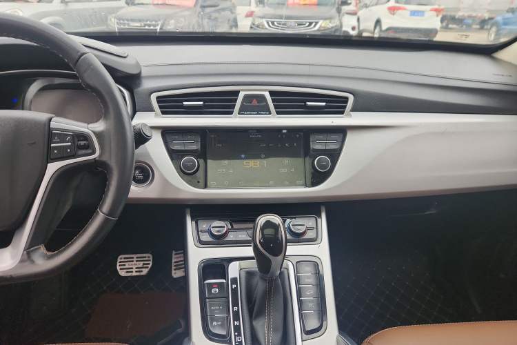 Used Geely Auto Emgrand X7 Sport 2016 1.8TD Automatic ZhiZun Version Audio And AC Panel