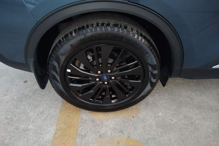 Used Ford Escape 2024 EcoBoost 245 Two-Wheel-Drive Titanium Edition