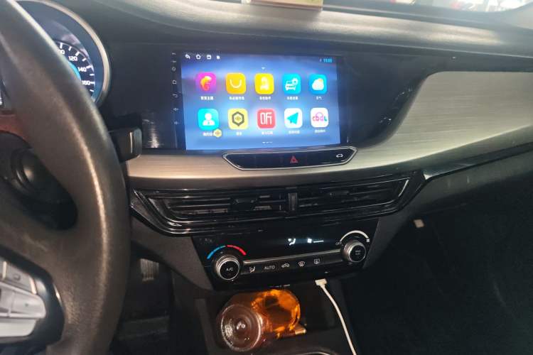 Used CHANGAN Eado New Energy 2022 EV460 Smart Ride-Hailing Edition – Lithium Iron Phosphate Audio And AC Panel