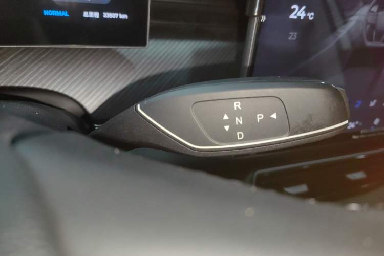 Used Chery Fengyun T9 2024 120 Long-Range Comfort Version 5-Seater with Ternary Lithium Battery Gear Lever