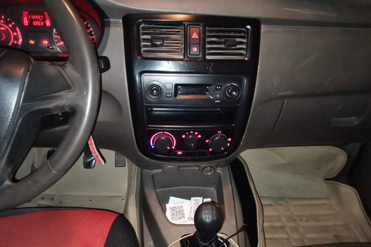 Used Wuling Rongguang V 2016 1.5L Practical Version Audio And AC Panel