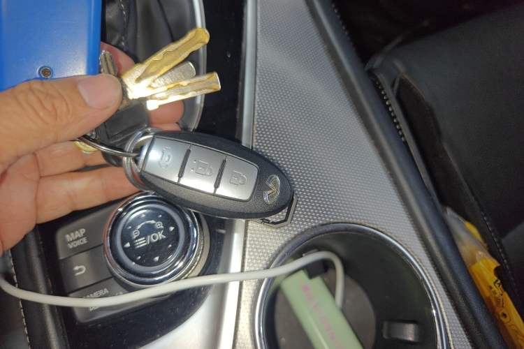 Used Infiniti Q50L 2018 2.0T Enjoyment Version China VI Standard Interior 1