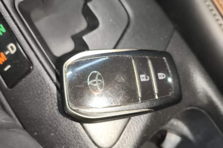 Used Toyota RAV4 2018 2.0L CVT Two-Wheel Drive Fashion X Edition