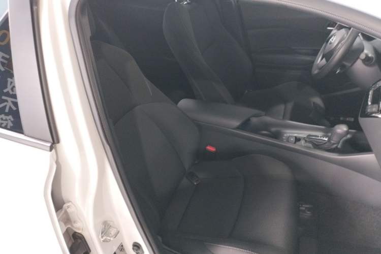 Used Toyota IZOA 2021 Dual-Motor 2.0L Yixiang Edition Right Front Seat