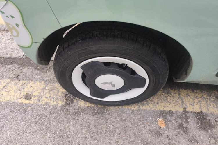 Used Wuling Hongguang MINIEV 2021 Macaron Premium Model – Lithium Iron Phosphate Right Rear Wheel Hub