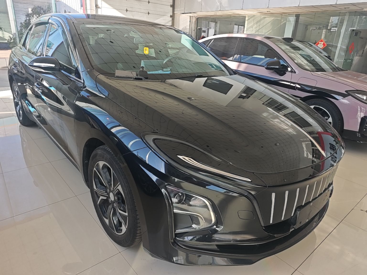 Hongqi E-QM5 2023 Base Travel Edition — снимка 3