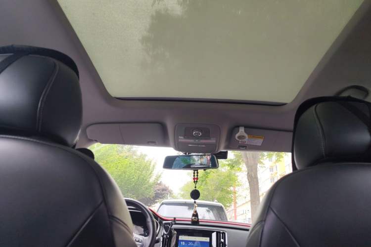 Used Roewe RX5 2016 20T Two-Wheel Drive Automatic Internet Smart Edition Headliner