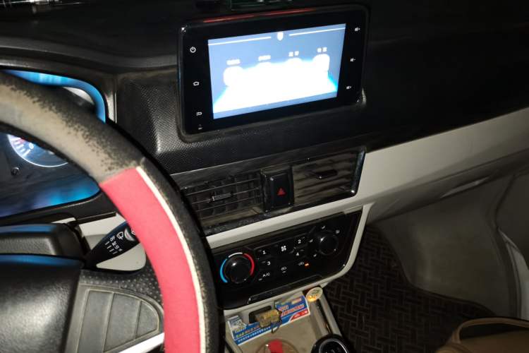 Used Jinbei New Hiace S 2023 1.5L Wealth Edition Passenger Van 5/6/7-Seater Non-Air-Conditioned Version SWC15M