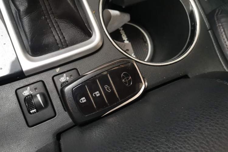 Used Toyota Highlander 2018 2.0T Four-Wheel Drive Prestige Version 7 Seats China V Emission Standard