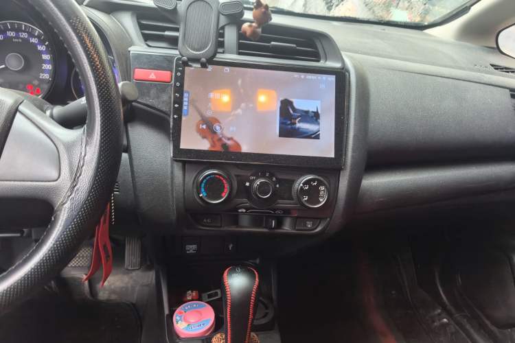 Used Honda Fit 2016 1.5L SES CVT Fashion Sunroof Edition Audio And AC Panel