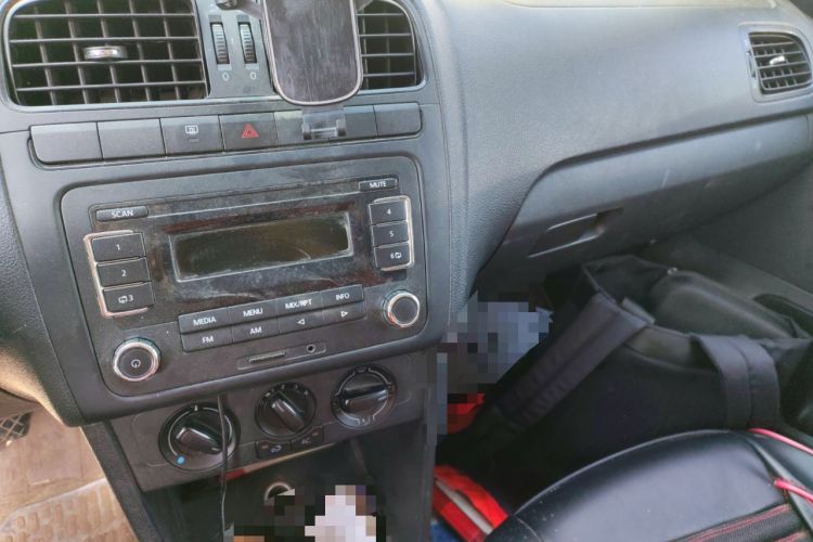 Used Volkswagen Polo 2013 1.4L Manual Fashion Edition Audio And AC Panel