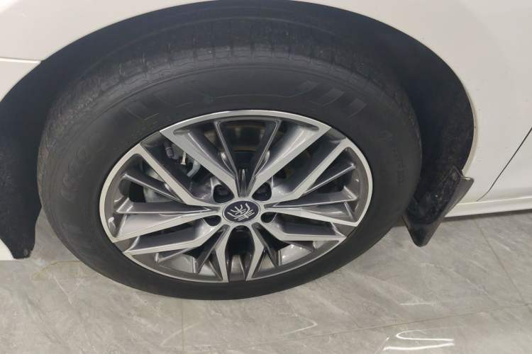 Used BYD Qin PLUS 2023 Champion Edition DM-i 120KM Beyond Model Left Front Wheel Hub