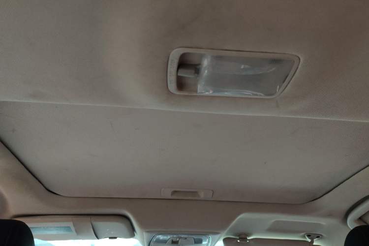 Used Venucia D60 2018 1.6L CVT Smart Connect Elite Edition Headliner