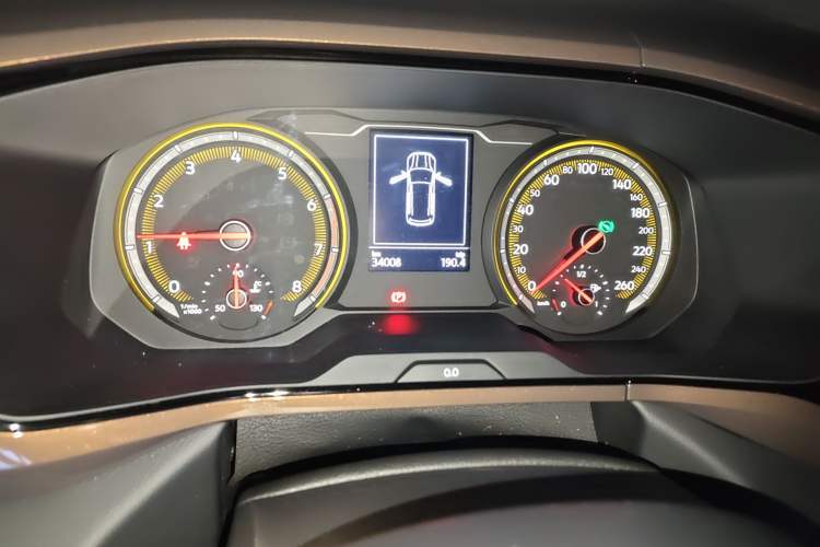 Used Volkswagen Tharu 2021 280TSI Two-Wheel-Drive Luxury Plus Edition Odometer Close Up