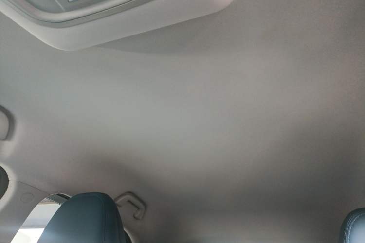 Used ORA Good Cat 2023 401 km Standard Range Luxury Version Lithium Iron Phosphate Headliner