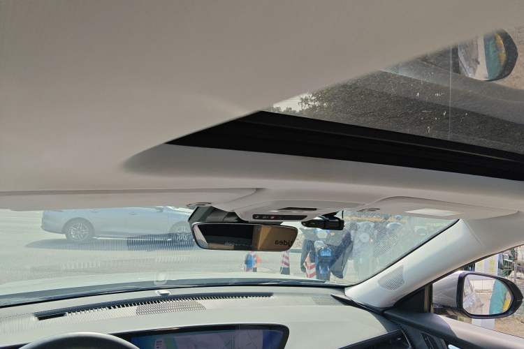 Used Buick E5 2023 Premium Long-Range Version Headliner