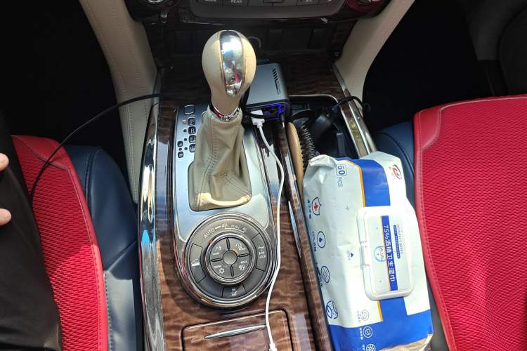 Used Nissan Patrol 2017 4.0L Parallel Import Gear Lever