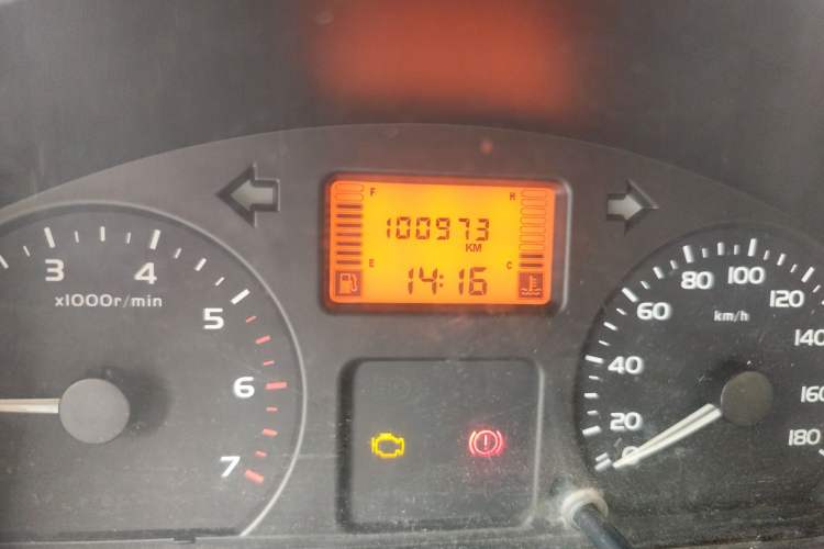 Used Wuling Rongguang 2012 1.5L Extended Basic Version Odometer Close Up