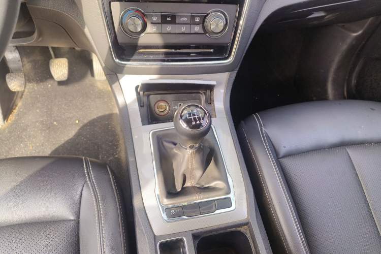 Used Roewe RX5 2018 20T Two-Wheel Drive Manual Flagship Edition