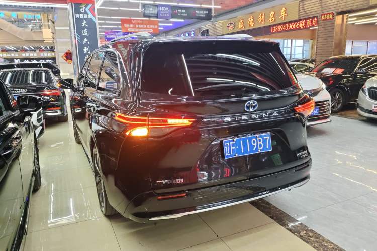 Used Toyota Sienna 2023 2.5L Hybrid Platinum Edition