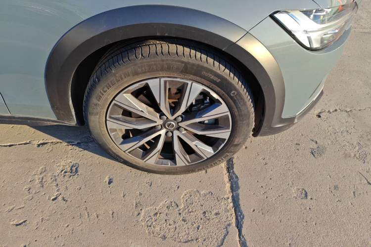 Used Volvo V90 2023 Cross Country B5 AWD Smart Range Edition
