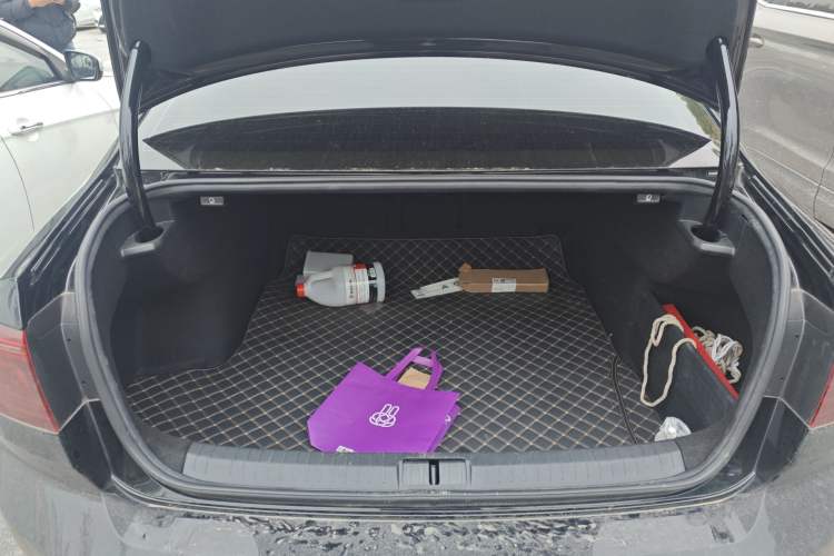 Used Volkswagen Magotan 2023 2 Million Units Commemorative Edition 330TSI DSG Luxury Version Trunk