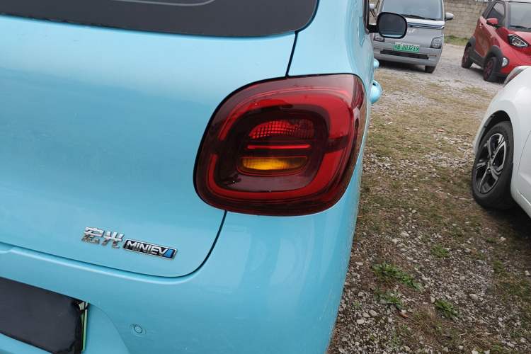 Used Wuling Hongguang MINIEV 2025 Four-Door Version Premium Edition Exterior 3