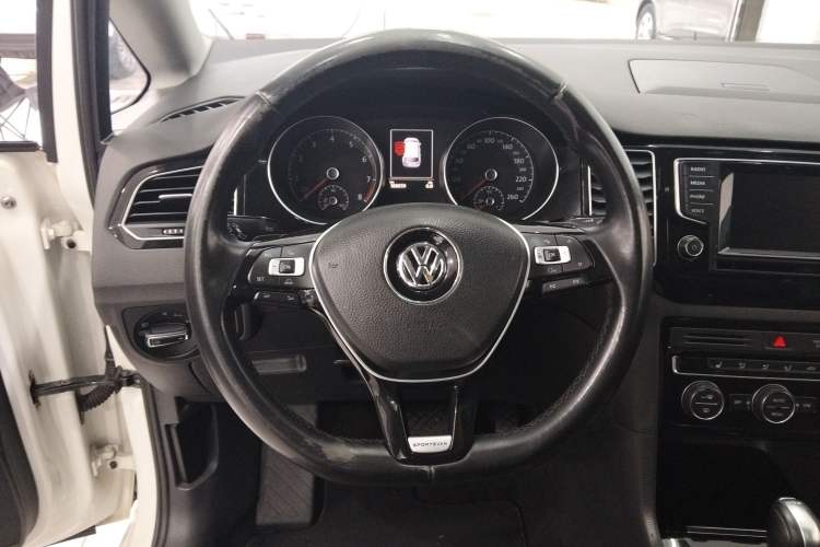 Used Volkswagen Golf 2015 1.4TSI Sportsvan
