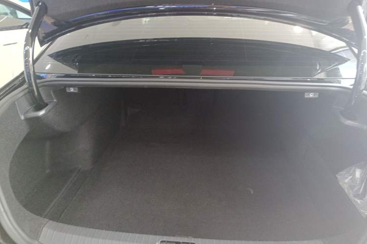 Used Volkswagen Magotan 2023 2 Million Units Limited Edition 330TSI DSG Leading Version Trunk