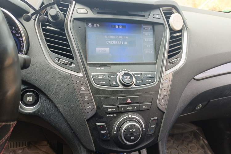 Used Hyundai Grand SantaFe 2013 2.2T 7-Seater Four-Wheel-Drive Flagship Edition Audio And AC Panel