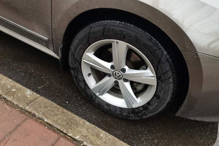 Used Volkswagen Passat 2011 1.8 TSI DSG Prestige Edition Right Front Wheel Hub